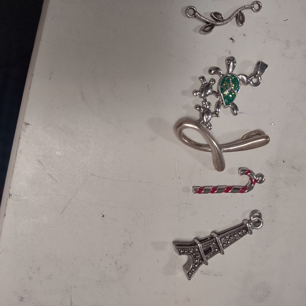 Pendant lot